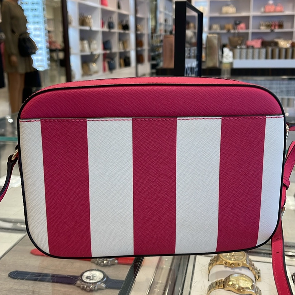 MICHAEL KORS
Jet Set Large EW Zip Chain XBody Saffiano Leathr Crossbody Bag
NWT - Picture 5 of 16